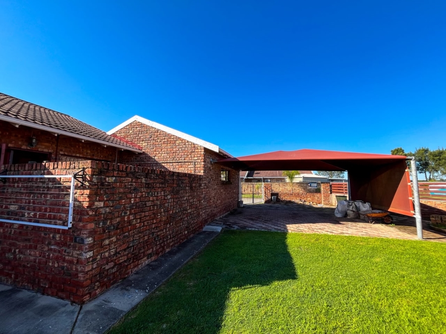 3 Bedroom Property for Sale in Strelitzia Park Eastern Cape